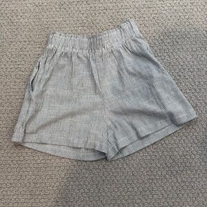 Carly Jean Los Angeles Blue and White stripe linen blend shorts. Size S.